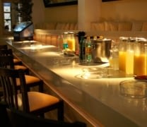 Venti – Ψυρρή – Bar Restaurant – 54€ από 100€ (Έκπτωση 46%) στου Ψυρρή για μία φιάλη ποτού της επιλογή σας, αναψυκτικά, τορτίγιας ανά τρία άτομα, ξηροί καρποί, πατατάκια, αγγούρι και καρότο στο Bar – Restaurant «Venti»! Διασκεδάστε, χορέψτε και ξεφαντώστε σε ένα μοδάτο και ζεστό χώρο με Ελληνικές και ξένες μουσικές επιτυχίες μέχρι το πρωί και χωρίς κανένα περιορισμό ατόμων!